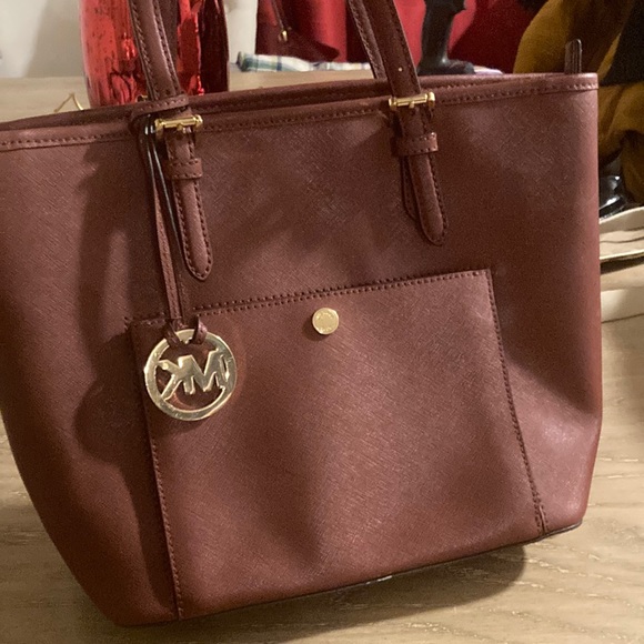 super clean michael kors bag color burgundy - Picture 1 of 8